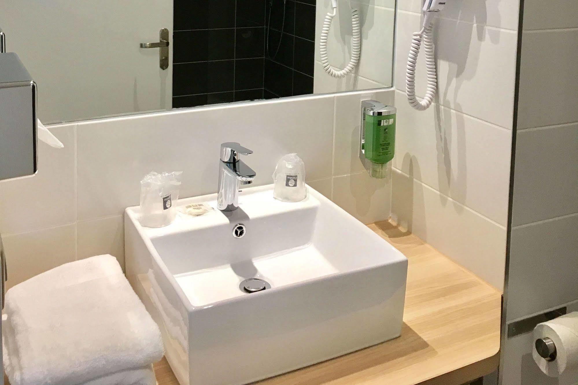 Brit Hotel Martigues Nord Экстерьер фото